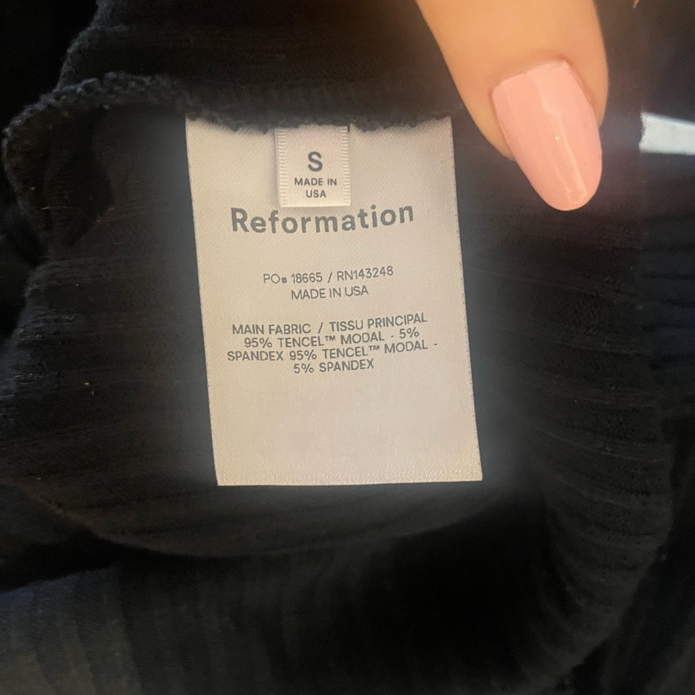Reformation Gellar Black Ribbed V-Neck Button-Up Top - Picture 4 of 5